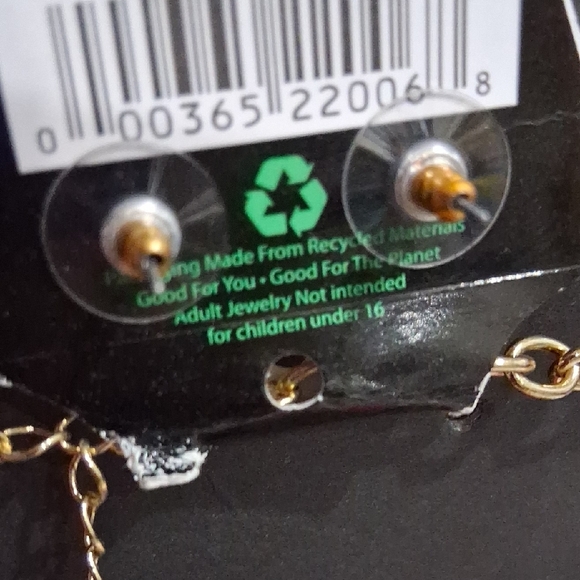 Taramanda Gold and Pink Teardrop Necklace Set . - Picture 8 of 15